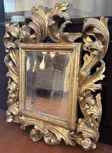 Miroirs, Trumeaux  - Miroir Italien en bois sculpté et doré, XVIIe siècle