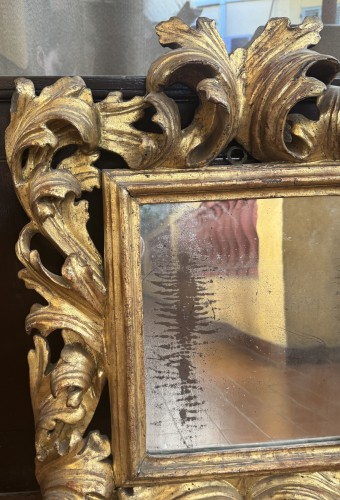 XVIIe siècle - Miroir Italien en bois sculpté et doré, XVIIe siècle