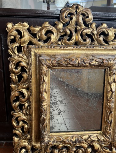 Miroir en bois doré sculpté, Italie XVIIe Siècle - Miroirs, Trumeaux Style 