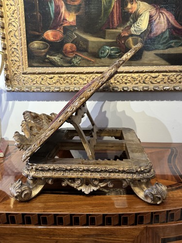 Lutrin en bois sculpté et doré, Italie Rome époque Louis XIV - Objet de décoration Style Louis XIV