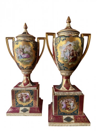 Paire de vases couverts en porcelaine de Vienne, Autriche XIXe siècle