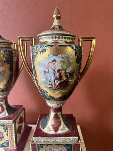 Paire de vases couverts en porcelaine de Vienne, Autriche XIXe siècle - 