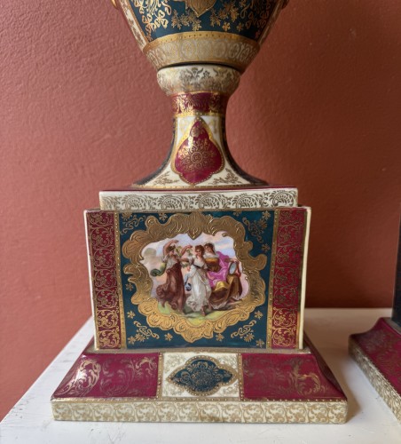  - Paire de vases couverts en porcelaine de Vienne, Autriche XIXe siècle
