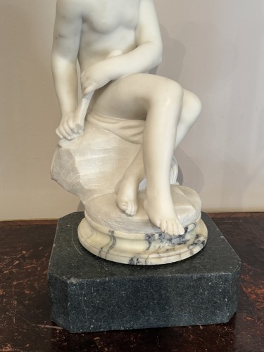 Psyche hiding the bow of love, 19th-century marble - 