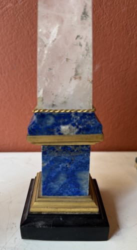 Ensemble de trois obélisques en pierres dures et cristal de roche, début XXe siècle - 