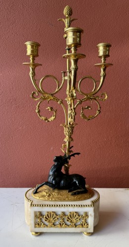 Luminaires Bougeoirs et Chandeliers - Paire de candélabres aux cerfs vers 1800