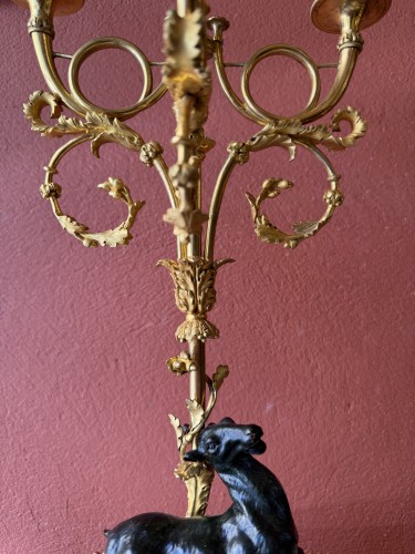 XIXe siècle - Paire de candélabres aux cerfs vers 1800