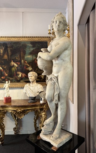 Grande Venus en marbre de Carrare, Italie XVIIIe siècle - Sculpture Style 