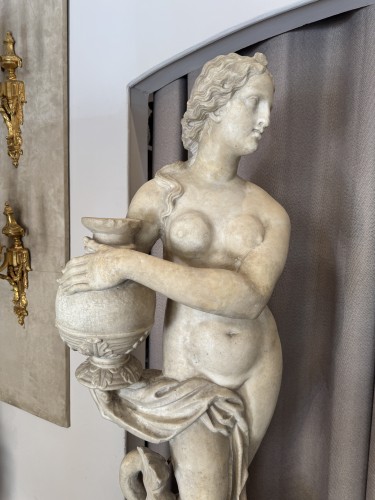 Grande Venus en marbre de Carrare, Italie XVIIIe siècle - Blue Antique - Enzo Gironi 
