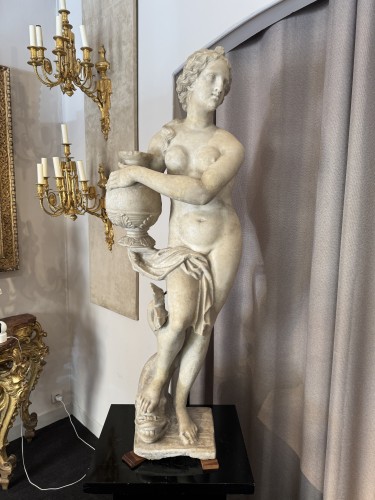  - Grande Venus en marbre de Carrare, Italie XVIIIe siècle