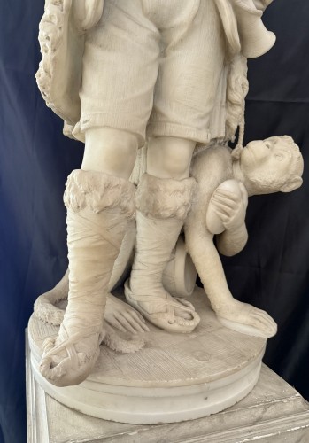 XIXe siècle - BAZZANTI Pietro Sculpture en marbre représentant "Jeune saltimbanque et son singe "