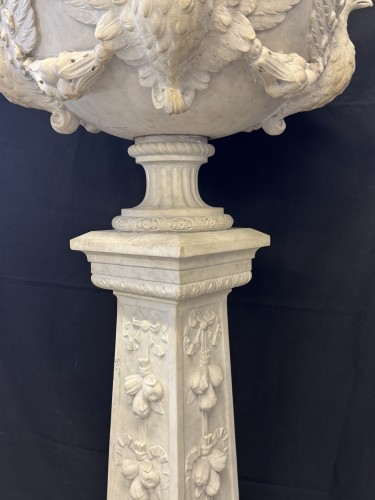 Antiquités - Vasque sur colonne en marbre blanc de Carrare, fin XIXe siècle