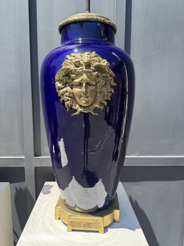 Paire de grands vases en prcelaine et bronze montés en lampes, circa 1880 - Blue Antique - Enzo Gironi 