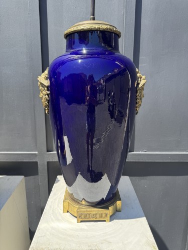 Antiquités - Paire de grands vases en prcelaine et bronze montés en lampes, circa 1880