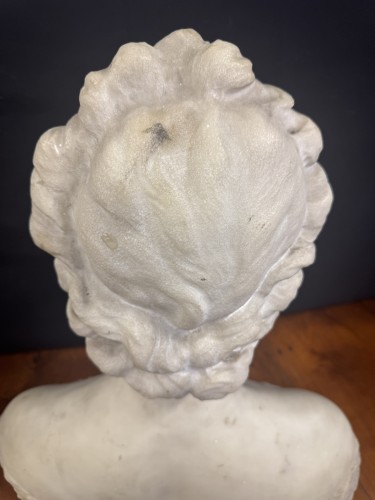 XXe siècle - Giandomenico DE MARCHIS (1893-1967) Buste de femme en marbre 