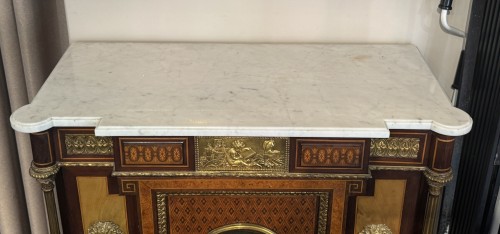  - Meuble d'appui en bois de placage, marqueterie et bronze doré, attribué à Paul SORMANI Att.