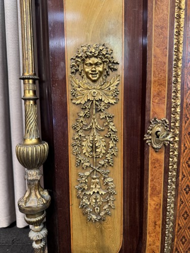 Antiquités - Meuble d'appui en bois de placage, marqueterie et bronze doré, attribué à Paul SORMANI Att.