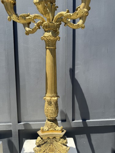 Luminaires Bougeoirs et Chandeliers - Paire de grands candélabres en bronze doré à six lumières - Epoque début XIX° siècle
