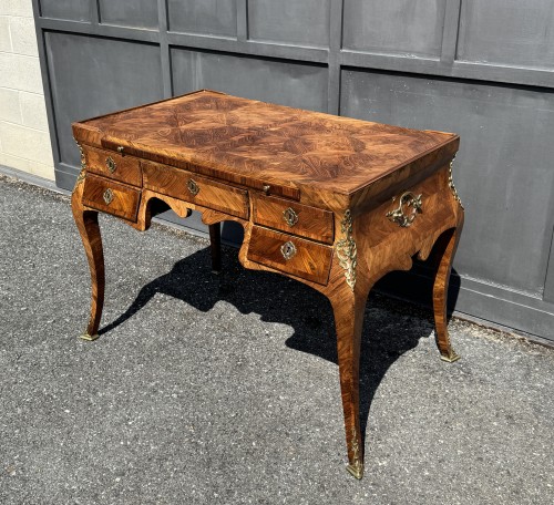 Bureau galbé en bois de violette, Italie XVIIIe siècle - Mobilier Style 