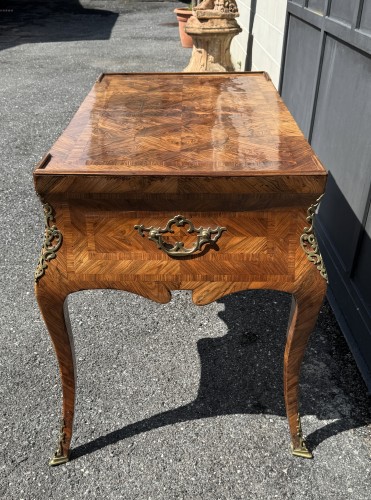 Bureau galbé en bois de violette, Italie XVIIIe siècle - Blue Antique - Enzo Gironi 