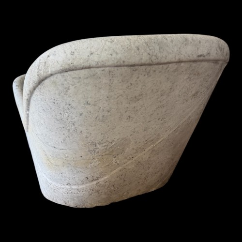 18th century - Large 18th century basin in white Carrara marble.