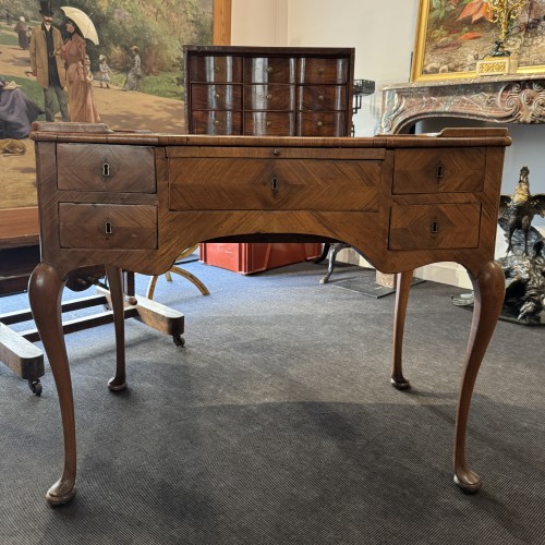 Mobilier Bureau et Secrétaire - Bureau à mécanisme en placage de noyer, époque XVIIIe siècle