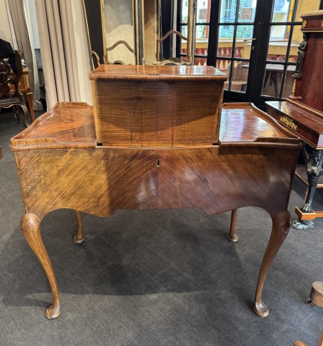 Bureau à mécanisme en placage de noyer, époque XVIIIe siècle - Blue Antique - Enzo Gironi 