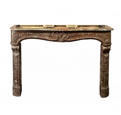 Cheminée en marbre brèche, France XIXe siècle