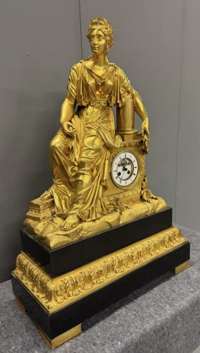 Horlogerie Pendule - Grande pendule "Calliope" en bronze doré XIXe siècle