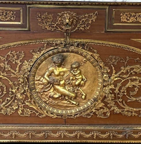 Antiquités - Commode dite « Marie-antoinette » en acajou et bronze doré – Début XXe