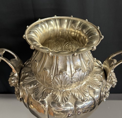 Argenterie et Arts de la table  - Grand vase décoratif en argent, 20e siècle