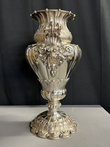 Grand vase décoratif en argent, 20e siècle - 