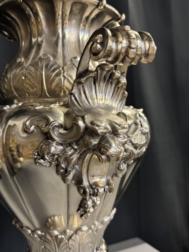  - Grand vase décoratif en argent, 20e siècle