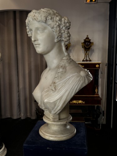 Autumn or Bacchante – Large white marble bust from the Neoclassical period - Sculpture Style 
