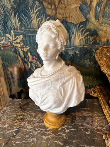 Buste de jeune femme en albâtre fin XIXe siècle - Blue Antique - Enzo Gironi 