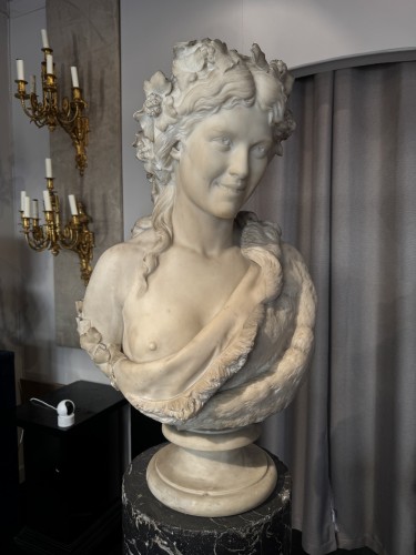 Grand buste de Bacchante en marbre blanc de Carrare, Italie XIXe siècle - Sculpture Style 