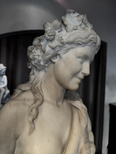 XIXe siècle - Grand buste de Bacchante en marbre blanc de Carrare, Italie XIXe siècle
