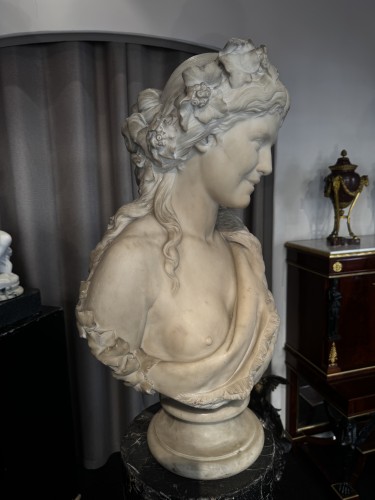 Grand buste de Bacchante en marbre blanc de Carrare, Italie XIXe siècle - 