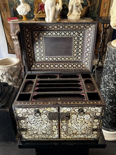 Coffret indo-portugais en marqueterie d'os du XVIIe siècle - Blue Antique - Enzo Gironi 