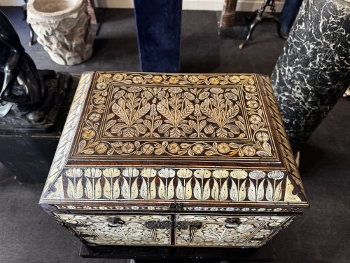 Coffret indo-portugais en marqueterie d'os du XVIIe siècle - 