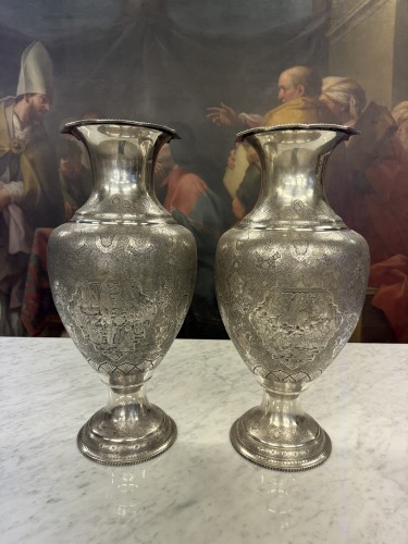 Antiquités - Large pair of chased silver vases, Iran, early 20th century