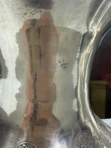 Antiquités - Large pair of chased silver vases, Iran, early 20th century