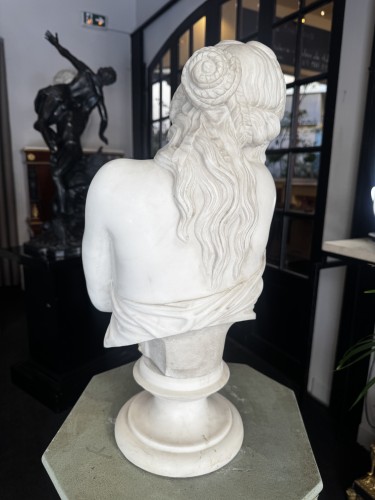 Sculpture Sculpture en Marbre - La Pudeur - Buste fin 19e siècle en marbre blanc de Carrare d'après HOUDON