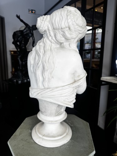 La Pudeur - Buste fin 19e siècle en marbre blanc de Carrare d'après HOUDON - Blue Antique - Enzo Gironi 
