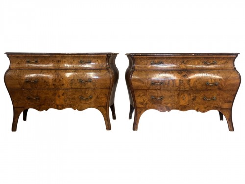 Paire de commodes Lombarde en placage de noyer, Italie XVIIIe