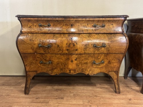 Paire de commodes Lombarde en placage de noyer, Italie XVIIIe - Mobilier Style 