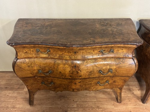 Paire de commodes Lombarde en placage de noyer, Italie XVIIIe - Blue Antique - Enzo Gironi 