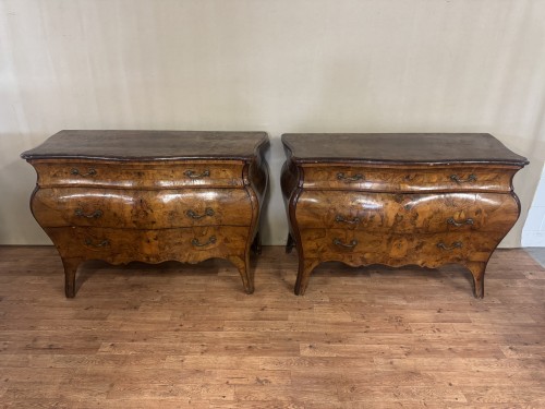 Paire de commodes Lombarde en placage de noyer, Italie XVIIIe - 