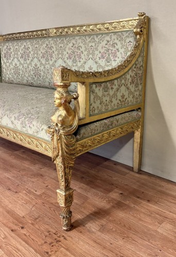 Antiquités - Salon Aux cariatides en bois sculpté et doré, vers 1840
