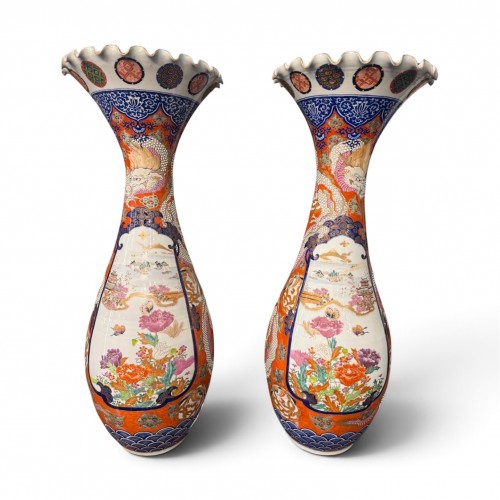 Paire de grands vases en porcelaine Imari, Japon fin XIXe siècle - Céramiques, Porcelaines Style 